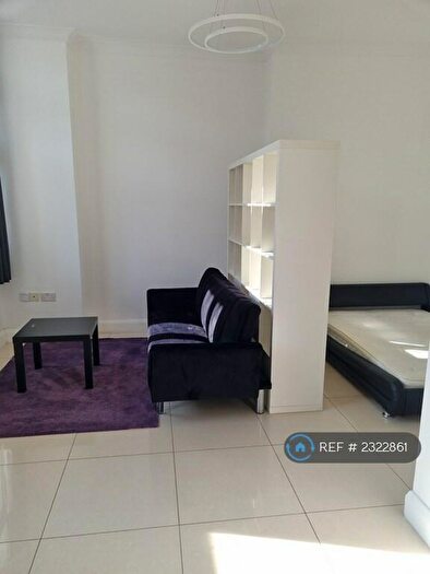 Studio To Rent In Commercial Street, London, E1