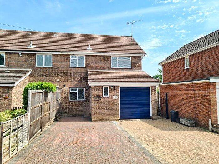 3 Bedroom Semi-Detached House For Sale In Hammonds Green, Central Totton, SO40