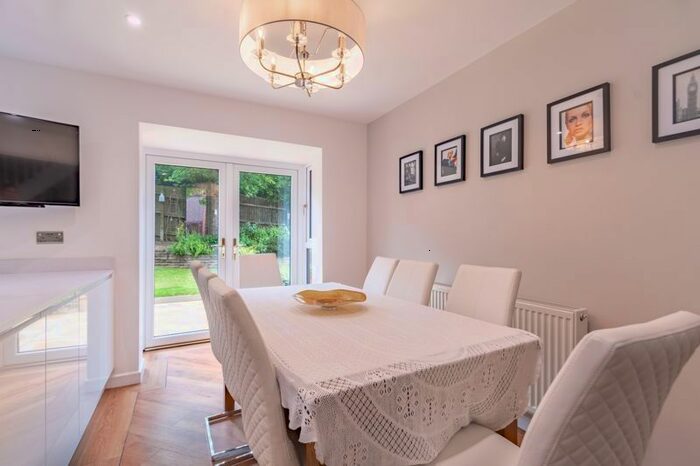 5 Bedroom Detached House For Sale In Brookfield Close, Hunt End, Redditch, B97
