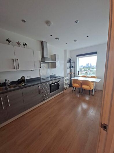 3 Bedroom Flat To Rent In Park Royal, London, NW10