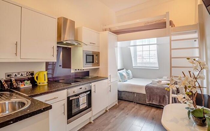 Studio To Rent In - Fox House Studios (Premium), PL1