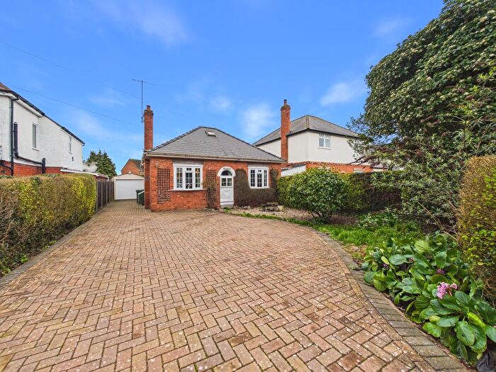 3 Bedroom Bungalow For Sale In The Avenue, Bromwich Road, Worcester, Worcestershire, WR2