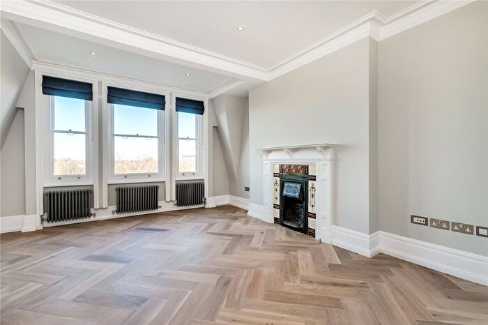 3 Bedroom Flat To Rent In Castelnau, Barnes, SW13