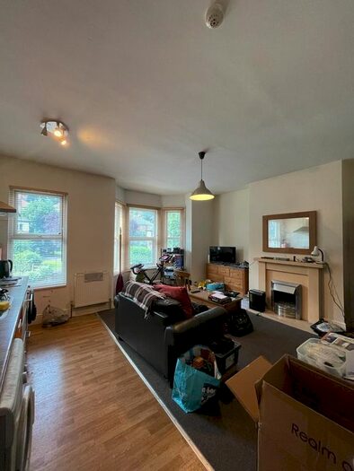 1 Bedroom Flat To Rent In Meanwood Road, Leeds, LS7