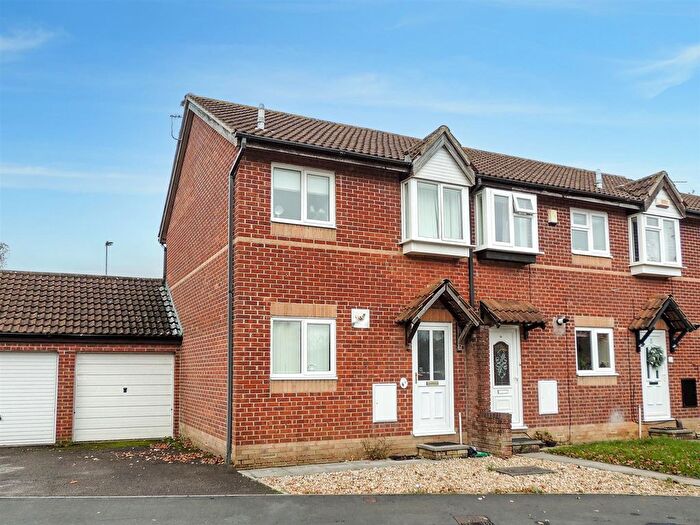 2 Bedroom End Of Terrace House To Rent In Lintern Crescent, Warmley, Bristol, BS30