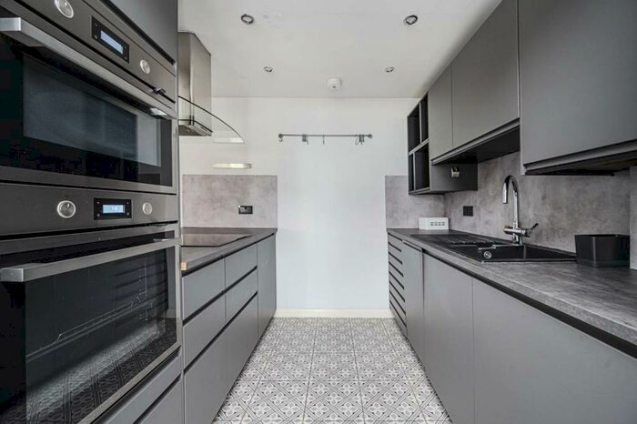 2 Bedroom Flat To Rent In Atlantic House, Waterson Street, Shoreditch, London, E2