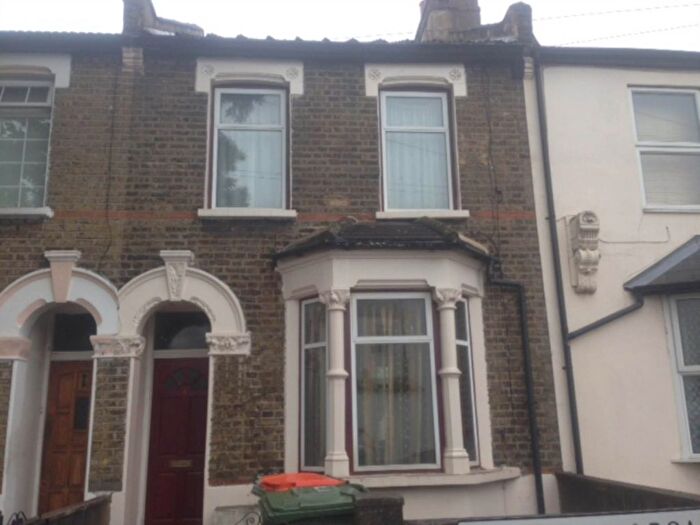 3 Bedroom Property To Rent In Upperton Road, London, E13