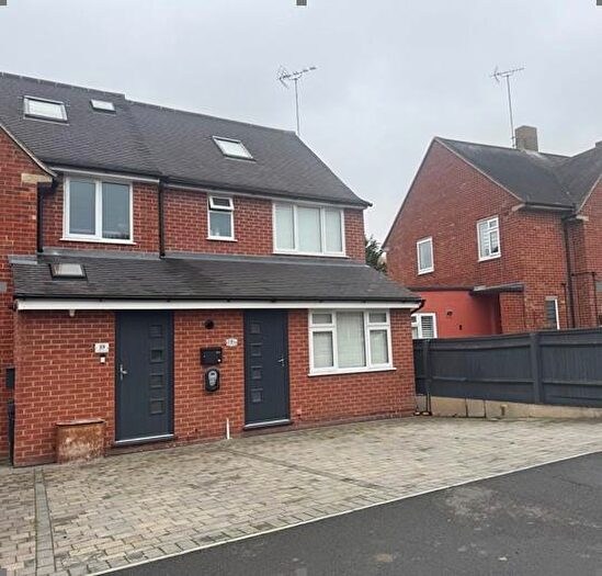 3 Bedroom Semi-Detached House For Sale In Newbury, Berkshire, RG14