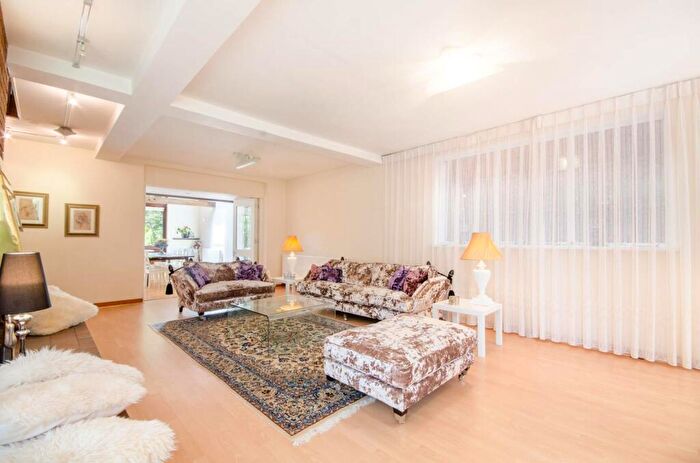 5 Bedroom House To Rent In Hendon Wood Lane, Barnet, London, NW7