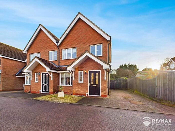 3 Bedroom Semi-Detached House For Sale In Williamsburg Avenue, Harwich, CO12