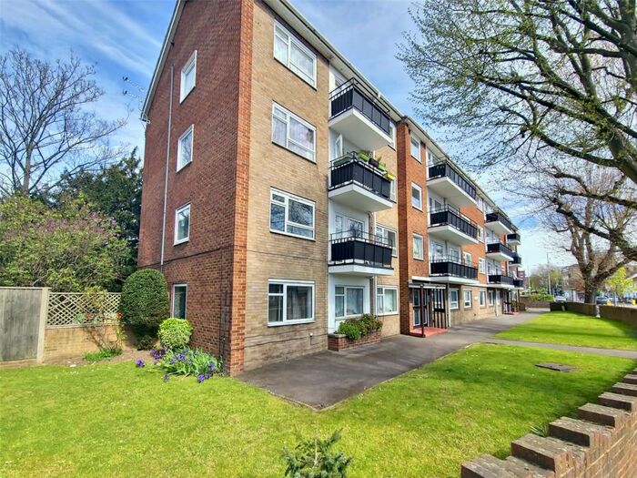 2 Bedroom Apartment To Rent In Cambridge Road, Kingston Upon Thames, Surrey, Uk, KT1