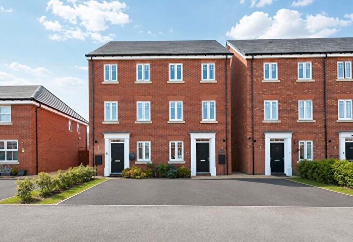 4 Bedroom Semi-Detached House For Sale In Shaftmoor Farm Road, Hall Green, B28