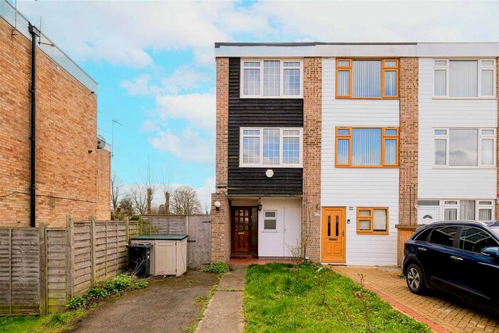 3 Bedroom Property To Rent In Roycroft Close, London, E18
