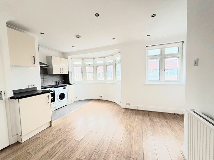 1 Bedroom Flat To Rent In Staines Road, Staines Road, Ilford, IG1