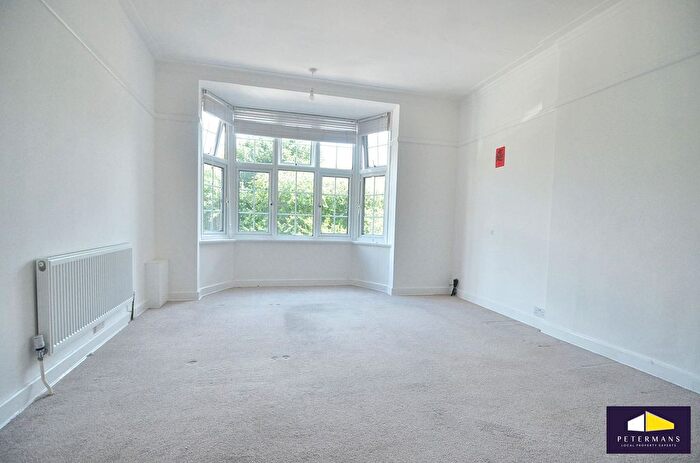 2 Bedroom Flat To Rent In Rutland Court, Denmark Hill, SE5