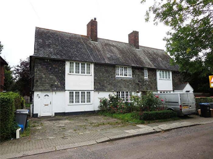 3 Bedroom Semi-Detached House To Rent In Bacon Lane, Kingsbury, London, NW9