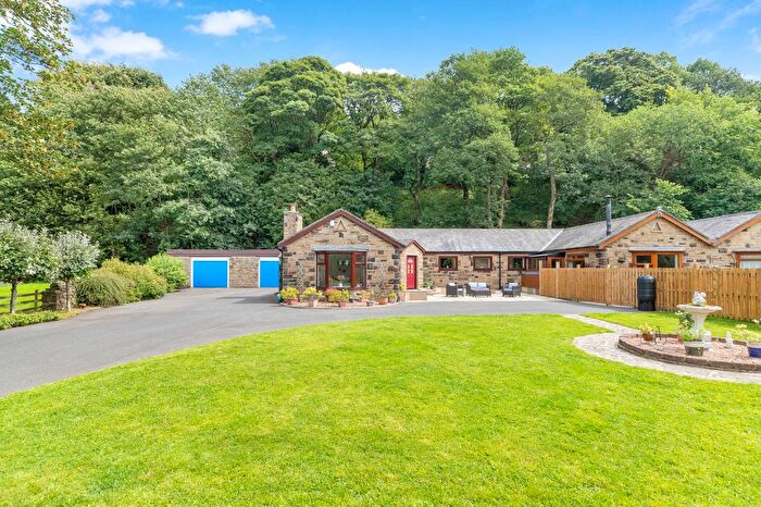 3 Bedroom Detached House For Sale In Halifax Road, Keighley, West Yorkshire, BD21