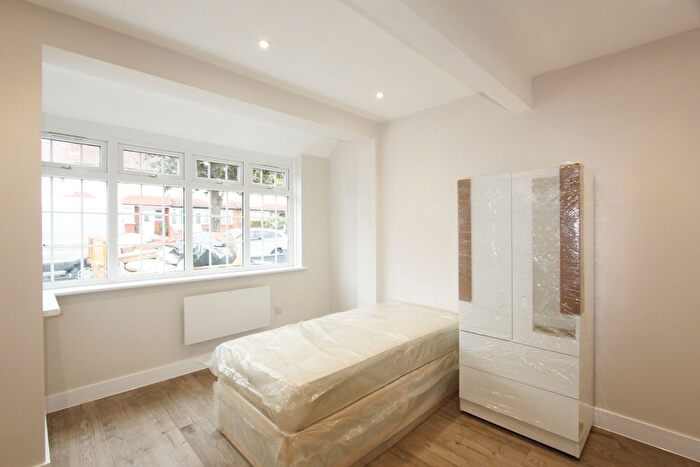 Studio To Rent In Grayscroft Road, London, SW16