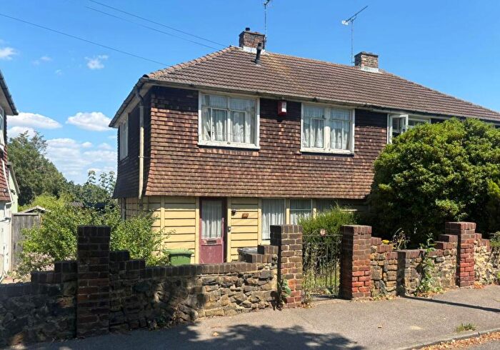 3 Bedroom Semi Detached House For Sale In Mounts Road, Greenhithe, Kent, DA9