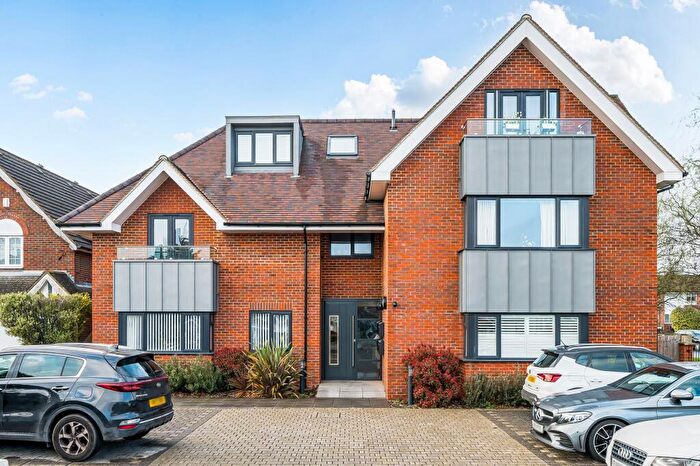 2 Bedroom Flat For Sale In Ruxley Lane, Epsom, KT19