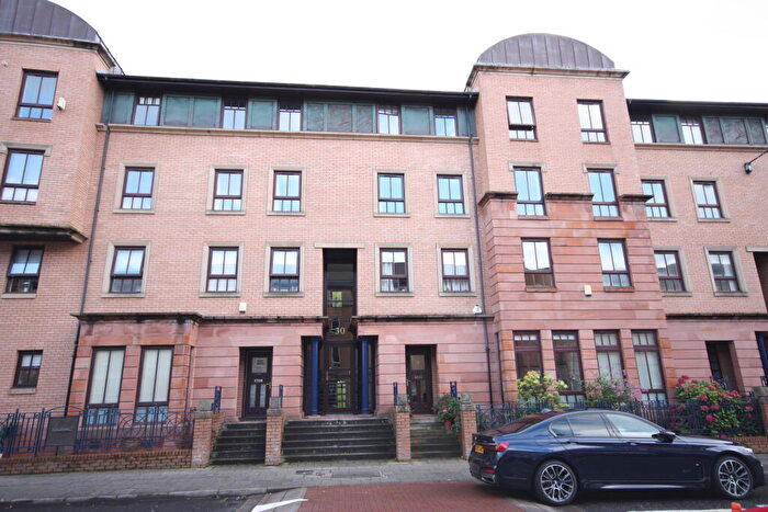 2 Bedroom Flat To Rent In Errol Gardens, G5