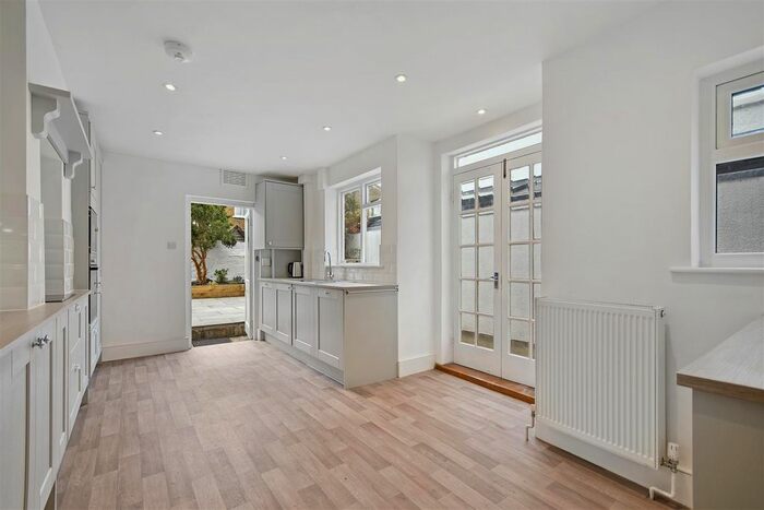 3 Bedroom Property To Rent In Hadyn Park Road, London W12