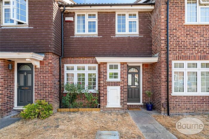3 Bedroom Terraced House For Sale In Broadacres, Guildford, Surrey, GU3