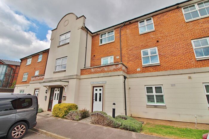 2 Bedroom Flat For Sale In Cotton Road, Portsmouth, PO3