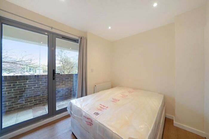 1 Bedroom Apartment To Rent In Platinum Court, Cephas Avenue, Stepney, E1