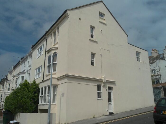 3 Bedroom Maisonette To Rent In Warleigh Road, Brighton, BN1