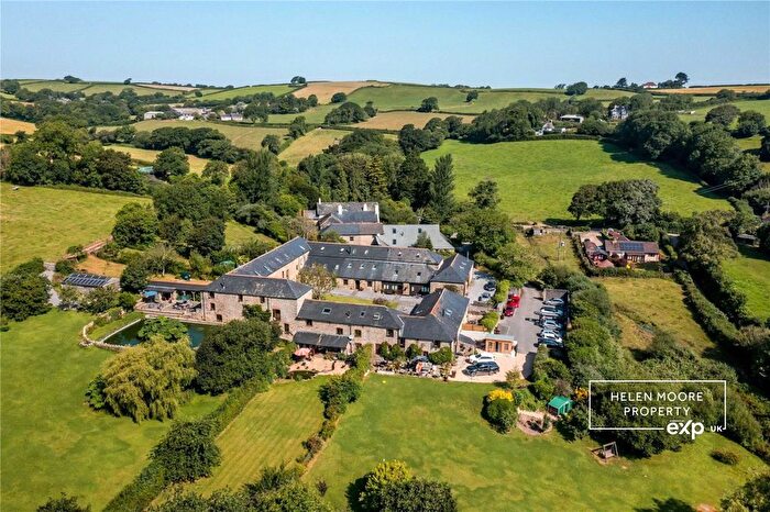 4 Bedroom Barn Conversion For Sale In Combe Farm Barns, Aveton Gifford, Kingsbridge, Devon, TQ7
