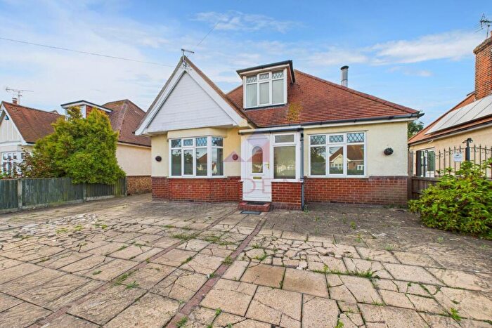 3 Bedroom Detached House For Sale In York Road, Holland On Sea, CO15