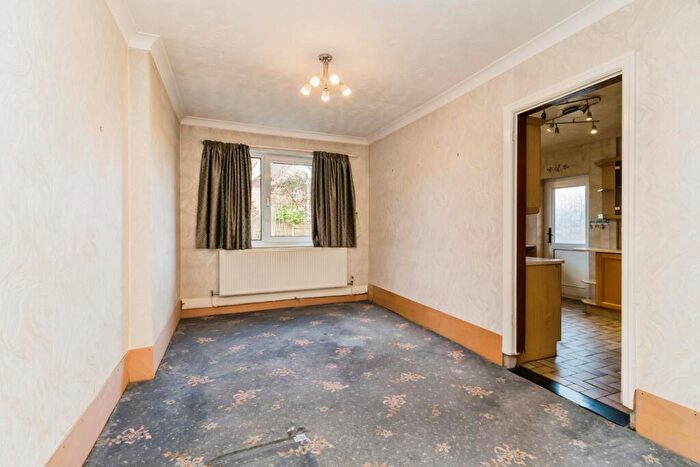 3 Bedroom Semi-Detached House For Sale In Winsor Avenue, Leyland, Lancashire, PR25