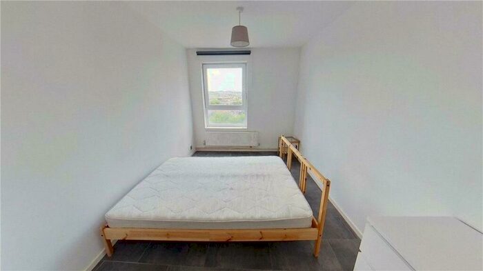 2 Bedroom Flat To Rent In Wyndham Road, Camberwell, London, SE5