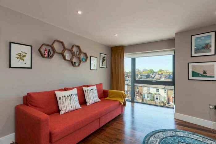 1 Bedroom Flat To Rent In Lower Mortlake Road, Richmond, TW9