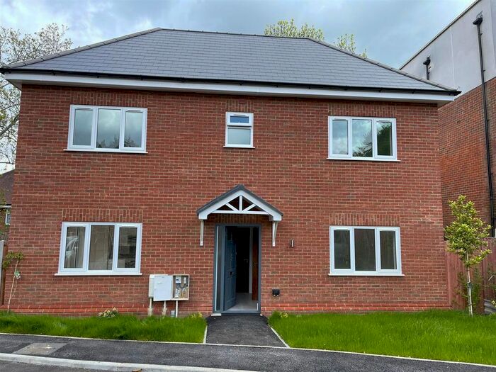 3 Bedroom Property To Rent In Bater Close, London, SE12