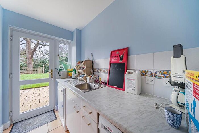 4 Bedroom Detached House For Sale In Postmill Close, Croydon, CR0