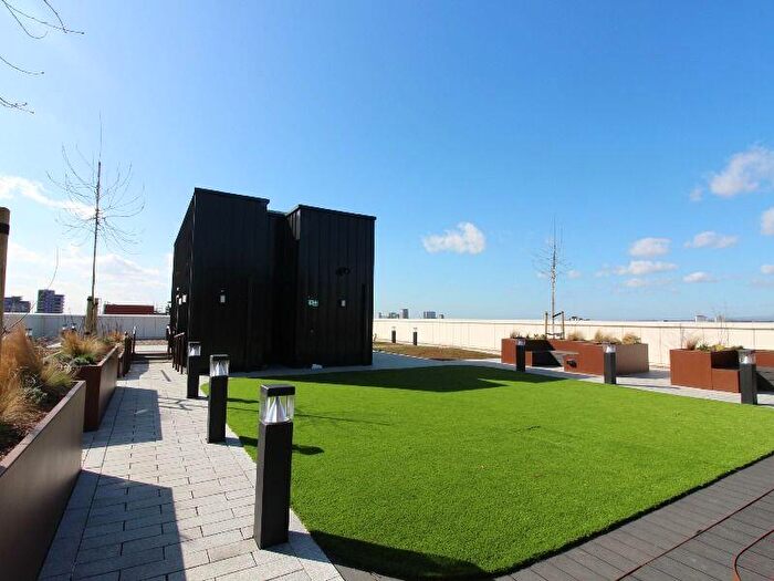 2 Bedroom Apartment To Rent In St Georges Gardens, M15