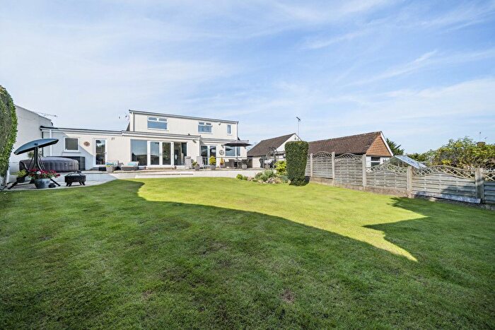 5 Bedroom Detached House For Sale In Top Dartford Road, Hextable, Swanley, BR8