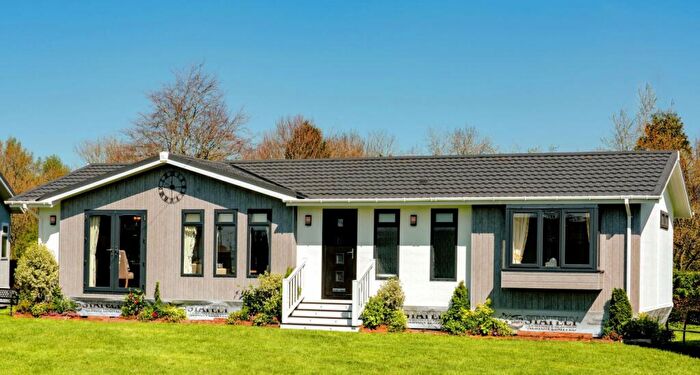 2 Bedroom Park Home For Sale In Walton Hall Farm Walton, Linford, Stanford Le Hope, SS17