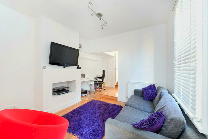 2 Bedroom Apartment To Rent In Radford Road, Hither Green, SE13