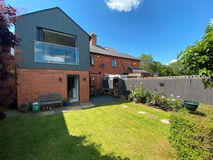 3 Bedroom Semi-Detached House For Sale In Tewkesbury Road, Longford, GL2