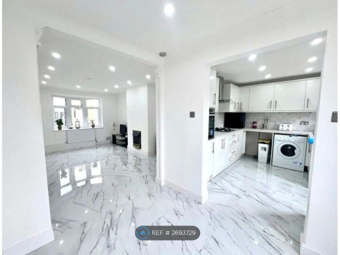 3 Bedroom Terraced House To Rent In Long Lynderswood, Basildon, SS15