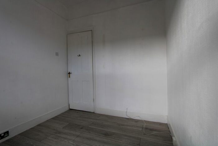 4 Bedroom Flat To Rent In Undine Street, Tooting, SW17