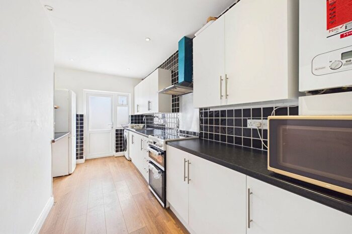 2 Bedroom Flat To Rent In Princes Avenue, Greenford, UB6