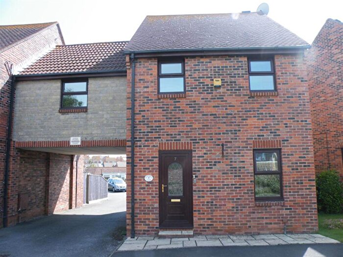 3 Bedroom House To Rent In Bedroom House In Wyke Regis, DT4