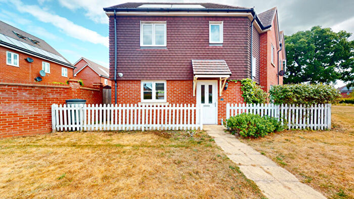 3 Bedroom House To Rent In Oaktree Gardens, London, SE9