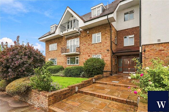 2 Bedroom Flat For Sale In Hendon Lane, Finchley, London, N3