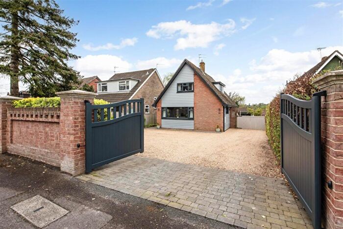 3 Bedroom Detached House For Sale In Oaklands Grove, Cowplain, PO8