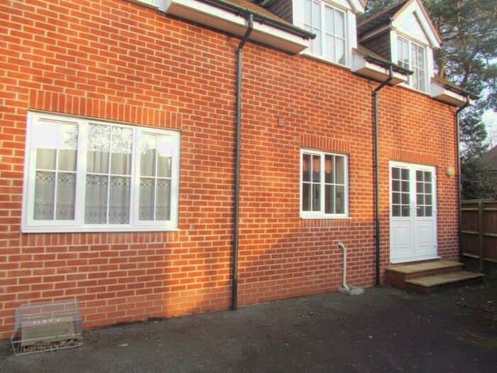 2 Bedroom Apartment To Rent In Stoke Row Road, Peppard Common, Henley-On-Thames, Oxfordshire, RG9